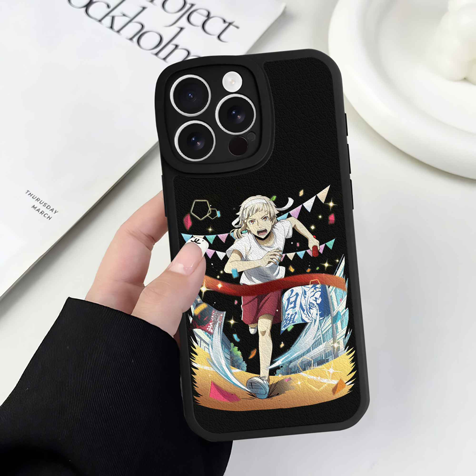 （画像用） 文豪ストレイドッグス Bungo Stray Dogs 【iPhone 16シリーズ対応】シリコンスマホケース（レザー調） 材質：シリコン